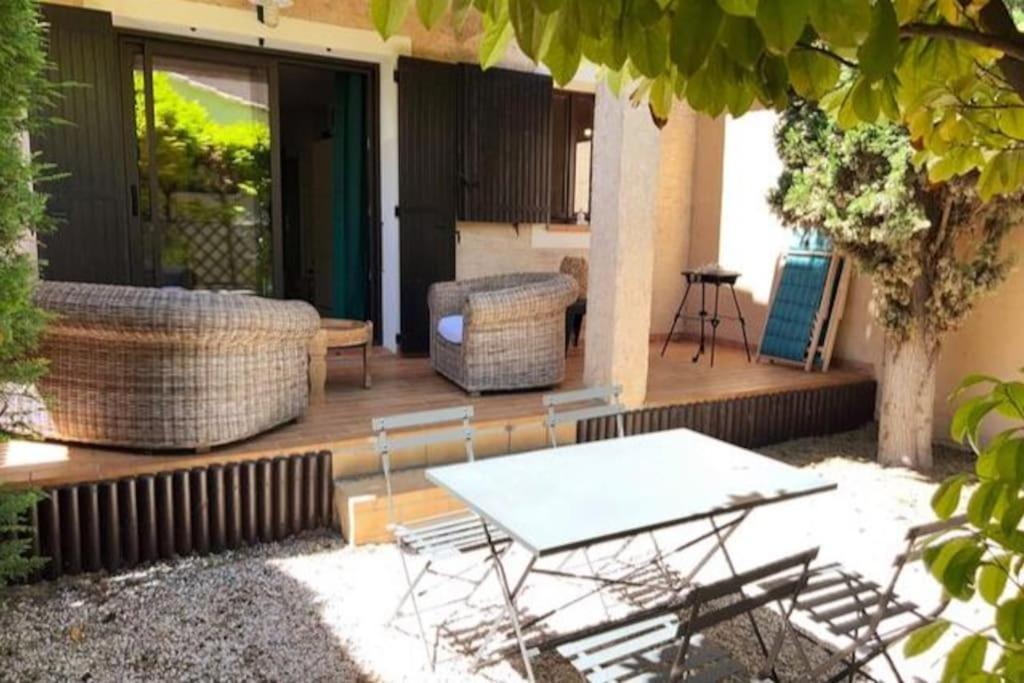 Cocoon'Isle - Jardinet- Jacuzzi Apartment L'Isle-sur-la-Sorgue Bagian luar foto